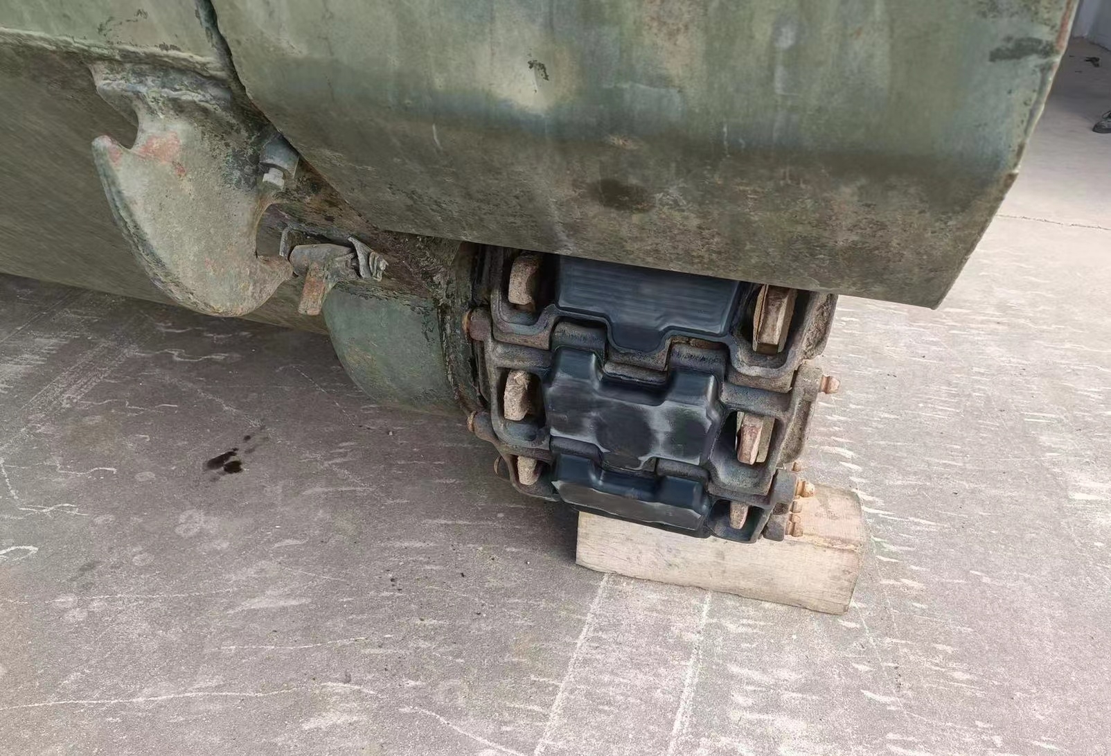 福建装甲车辆履带板总成挂胶